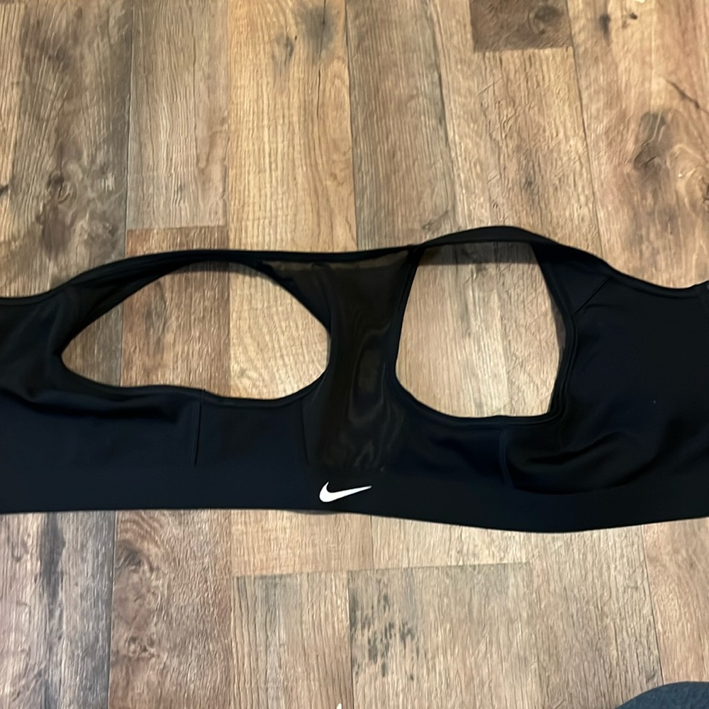 Nike sports bra never worn